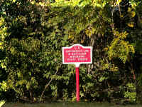 v a ms vicks red sign 223.JPG (94222 bytes)