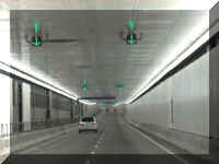 a f1015 co rd _289 tunnel green arrows_1.JPG (32909 bytes)