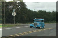 a f0921or road_112 blue car_1.jpg (34996 bytes)