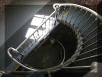 b f0926or_185 lh is stairs_1.JPG (41224 bytes)