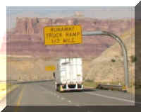 a f1010ut rd_450 truck runaway sign_1.jpg (32977 bytes)