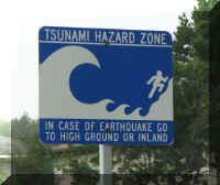 a f0910wa wp_325 tsunami sign_1.jpg (41959 bytes)