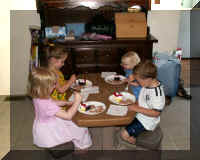v fr06 3 124 eating cake.JPG (33599 bytes)