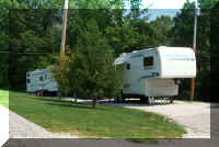 fifth wheel rigs on drive.jpg (47747 bytes)