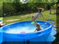 x sun 08 pool_159_1.JPG (59219 bytes)