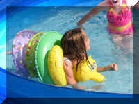 x sun 08 pool floaties_242_1.JPG (47391 bytes)