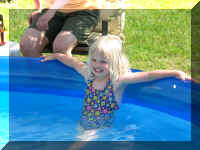 x sun 08 pool l relaxing_228_1.JPG (51174 bytes)