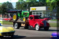 04 tractor on flatbed.jpg (42151 bytes)